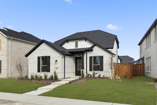 view of front facade featuring a front lawn