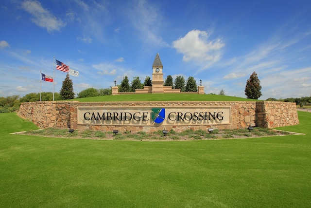 community / neighborhood sign featuring a lawn