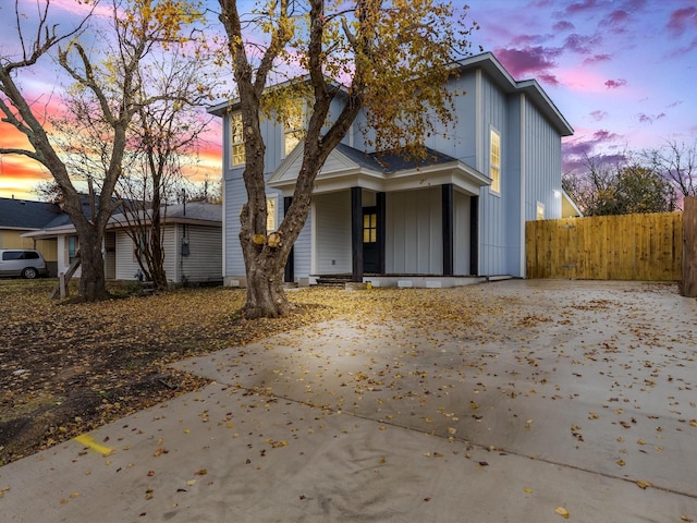 view of front of property