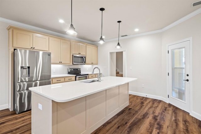 kitchen featuring a kitchen island with sink, hanging light fixtures, sink, dark hardwood / wood-style floors, and appliances with stainless steel finishes