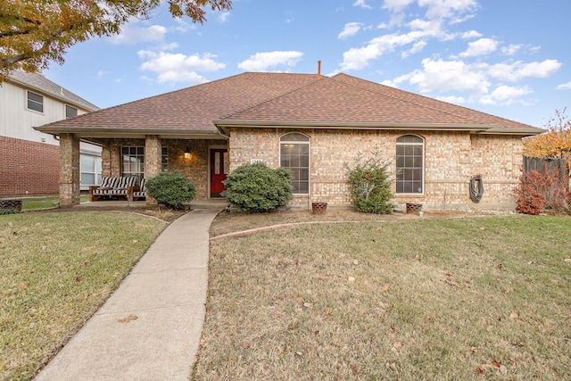 view of front of home featuring a porch and a front yard