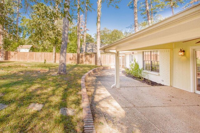 view of yard featuring a patio