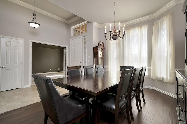 dining room featuring hardwood / wood-style floors, an inviting chandelier, and crown molding