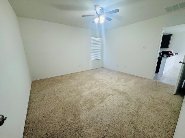 unfurnished room with light carpet and ceiling fan