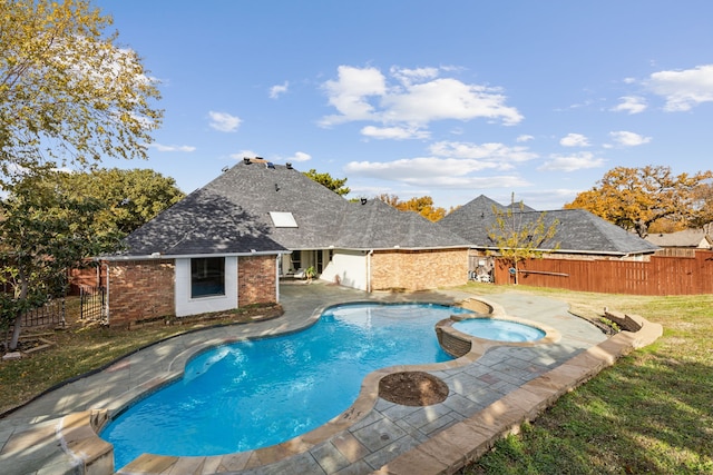 view of pool featuring a lawn, an in ground hot tub, and a patio