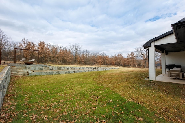 view of yard featuring a patio