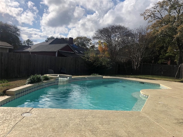 view of swimming pool