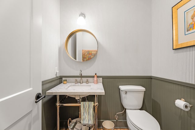 bathroom featuring toilet and sink