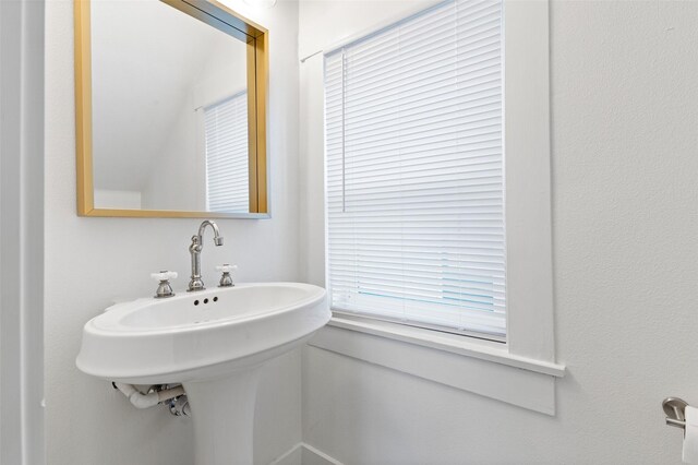 bathroom featuring sink