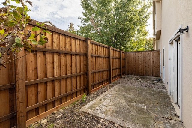 view of yard with a patio area