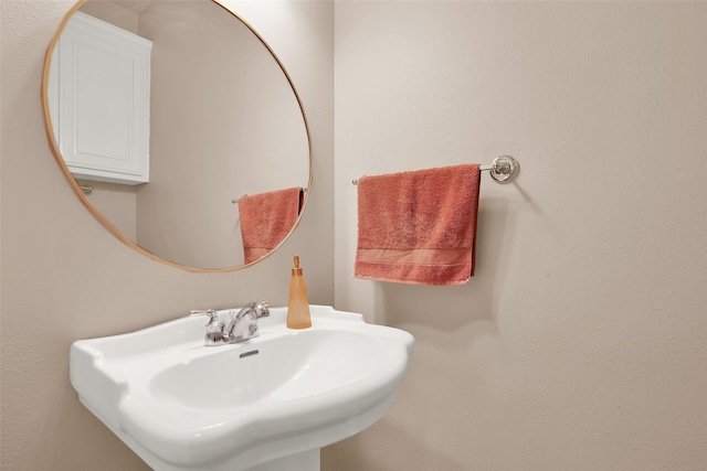 bathroom featuring sink