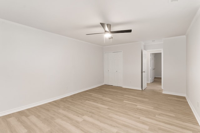 unfurnished bedroom with light wood-type flooring, a closet, ceiling fan, and ornamental molding