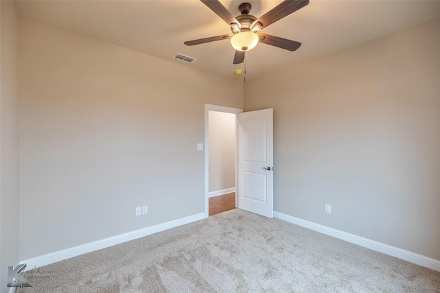 unfurnished room featuring light carpet and ceiling fan