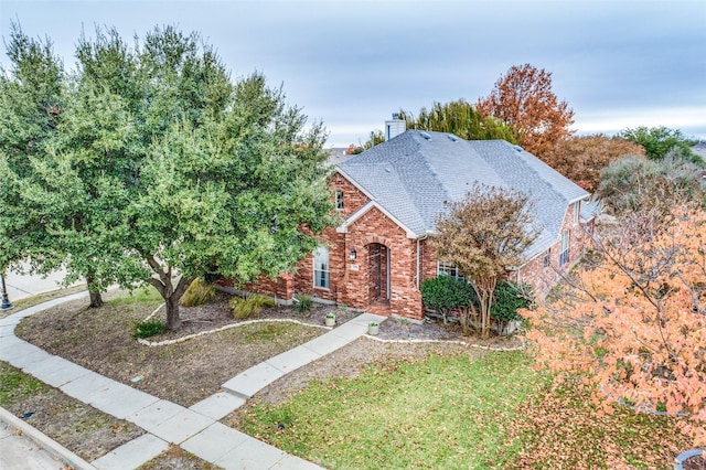 view of front of home featuring a front yard