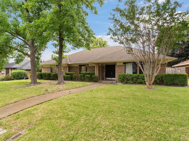 ranch-style home featuring a front lawn