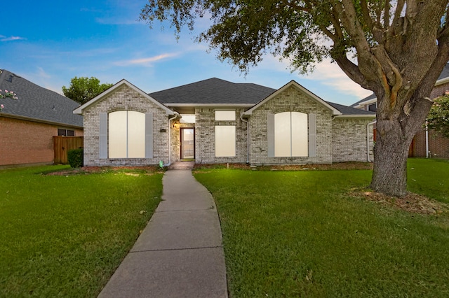 ranch-style house featuring a front yard