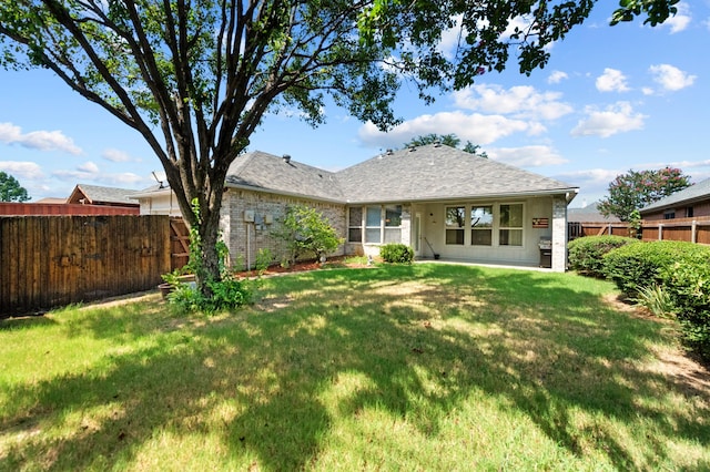 back of house featuring a yard