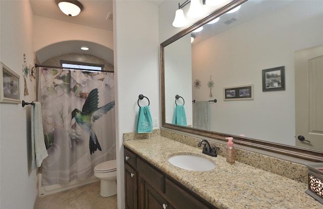 bathroom with vanity, curtained shower, and toilet