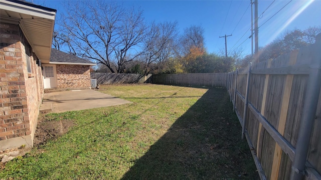 view of yard featuring a patio