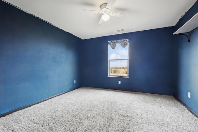 carpeted empty room featuring ceiling fan