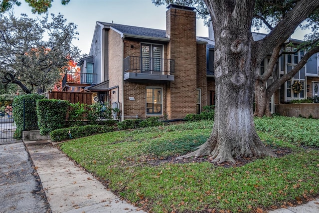 exterior space featuring a balcony