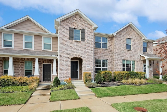 view of front of home featuring a front yard