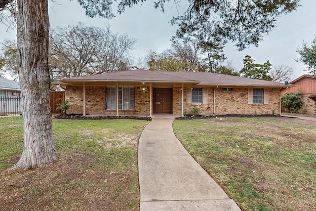 single story home featuring a front lawn