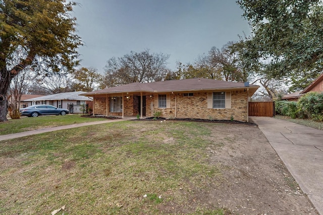 single story home featuring a front lawn