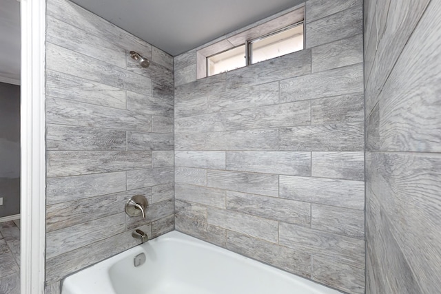 bathroom with tiled shower / bath