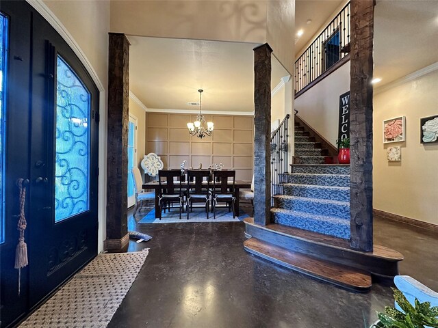 entryway featuring concrete flooring, an inviting chandelier, and ornamental molding