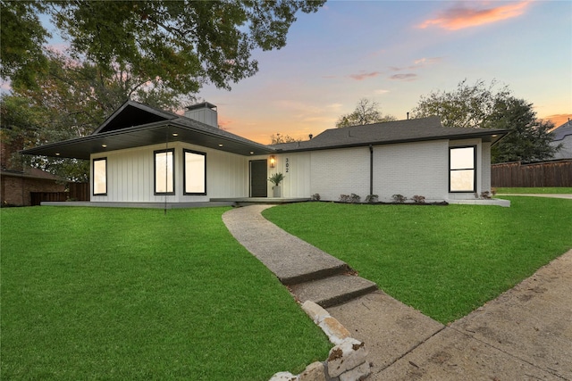 view of front of home featuring a yard