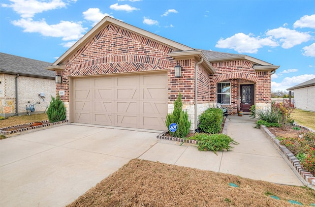 view of front property featuring a garage