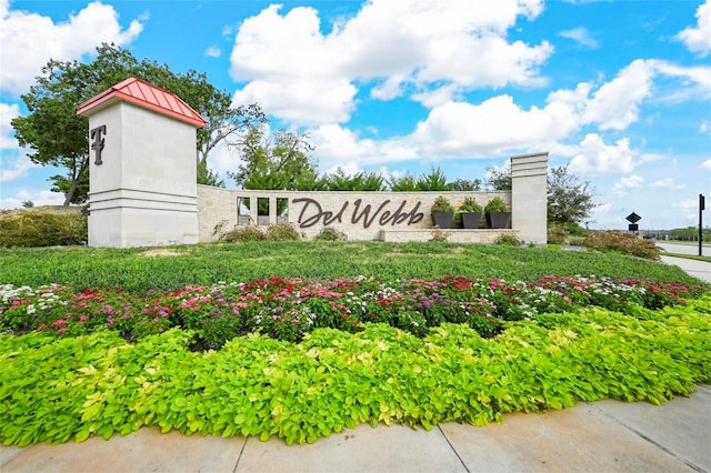 view of community / neighborhood sign