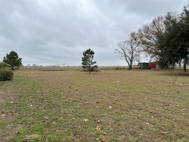 view of yard featuring a rural view