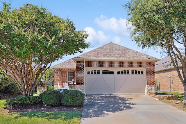 view of front facade featuring a garage