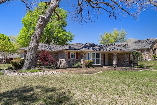 109 Crestwood Dr, Rockwall, TX 75087 - single story home with brick siding and a front yard