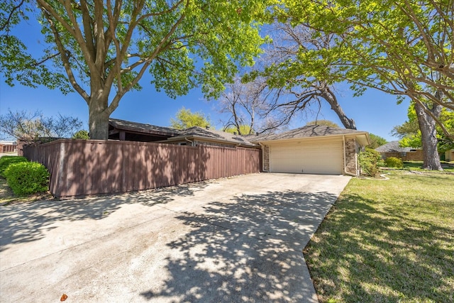 view of front facade featuring a front lawn and a garage