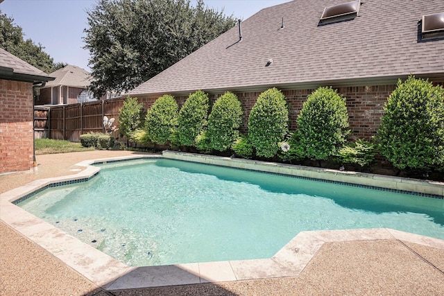 view of swimming pool