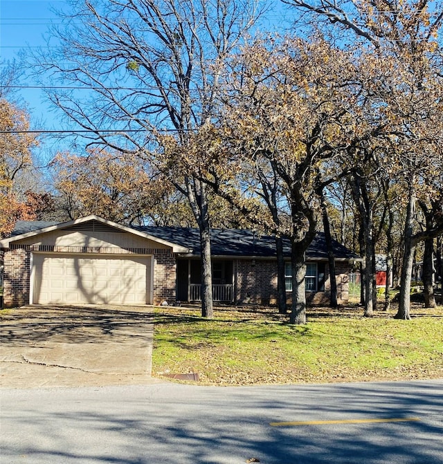 view of front facade with a garage and a front yard