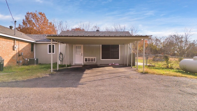 view of front of home featuring a carport