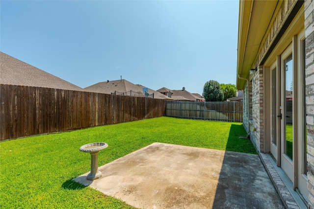 view of yard featuring a patio area