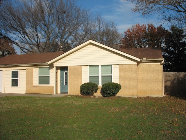 single story home featuring a front lawn