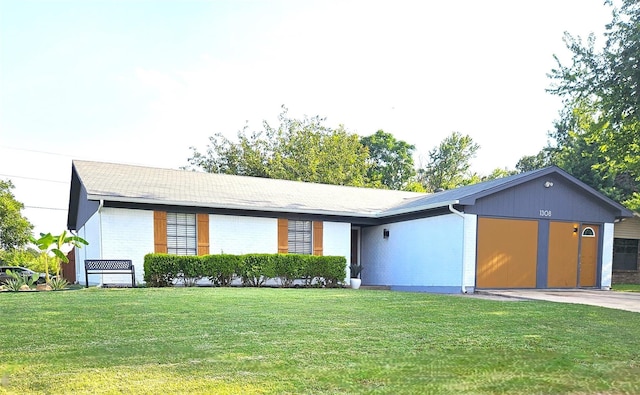 single story home with a front lawn