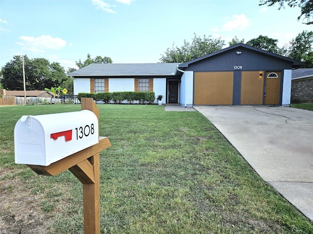 view of front of house featuring a front lawn