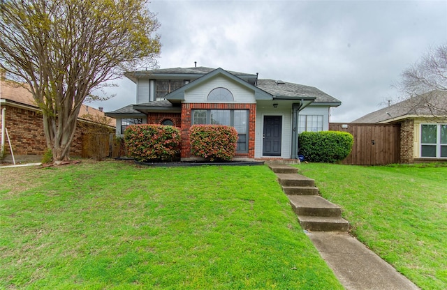 view of front of home featuring a front yard