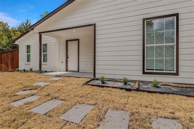 entrance to property featuring a yard