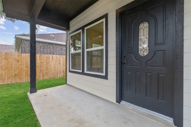 property entrance featuring a yard