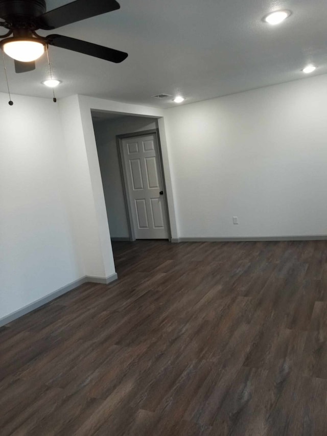 unfurnished room with dark wood-type flooring and ceiling fan