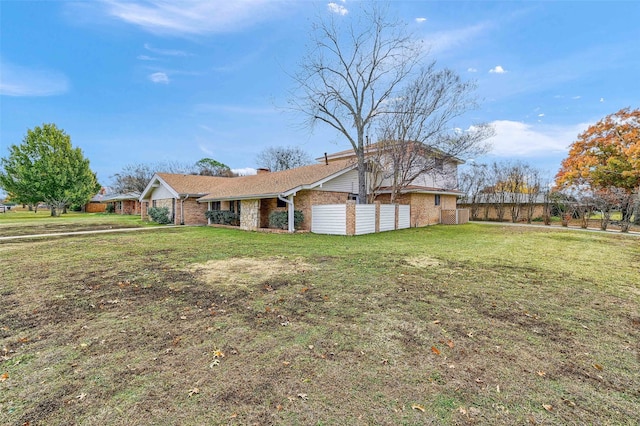 ranch-style home featuring a front lawn