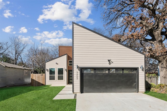 view of front of home with a front lawn